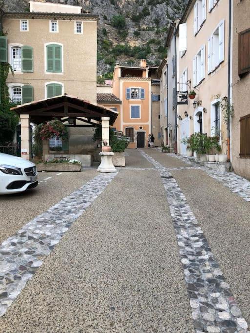 Studio Vue Sur La Roche, Au Calme Moustiers #1 Apartment Bagian luar foto